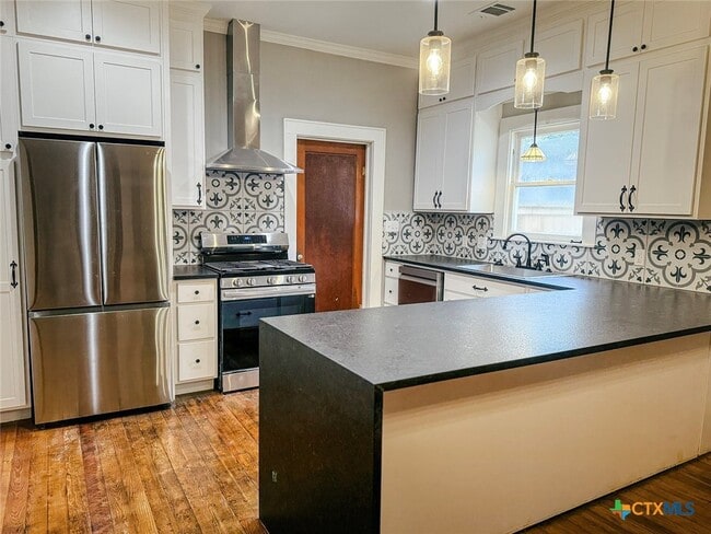 Building Photo - 507 W Brazos St