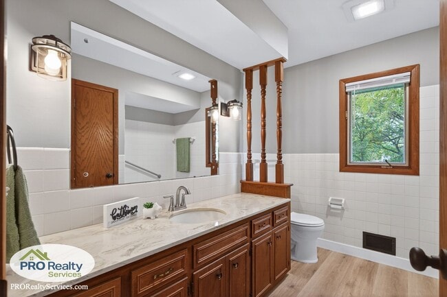 Building Photo - Recently Remodeled 4 Bedroom Home