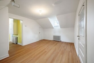 Building Photo - Quaint 1 Bedroom/1 Bathroom Cottage Style Apartment in Richmond ***Available NOW***