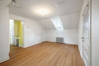 Building Photo - Quaint 1 Bedroom/1 Bathroom Cottage Style Apartment in Richmond ***Available NOW***