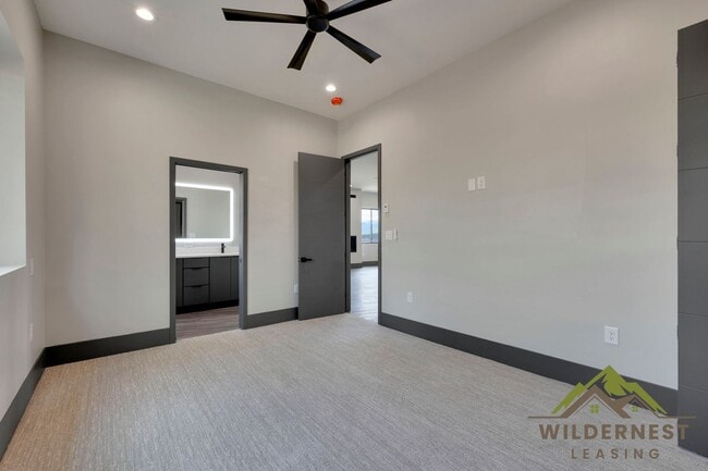 Building Photo - 348 Lake View Dr