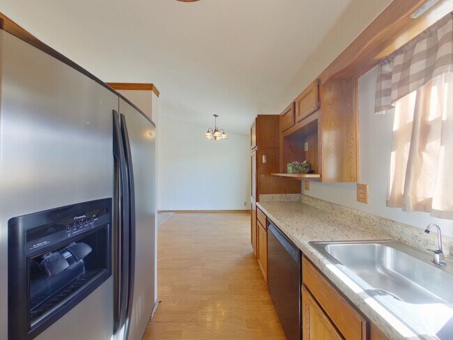 Building Photo - 3 Bedroom Home