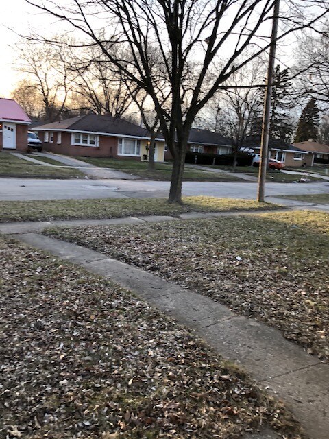 Building Photo - 3005 Menominee Ave