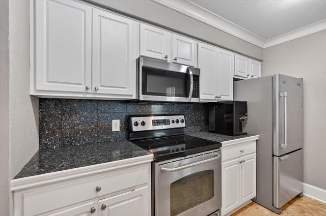 Building Photo - 5932 Sandhurst Ln