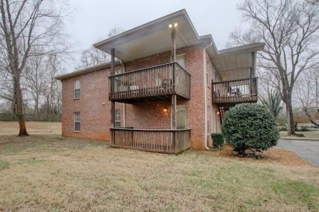 Building Photo - 1640 Golf Club Ln