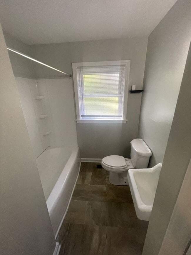 Building Photo - 2 bd 1 ba House