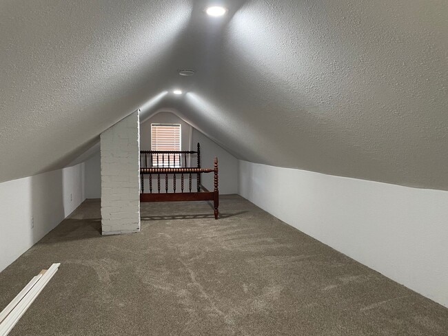Building Photo - FULLY FURNISHED MONTH-MONTH RENTAL