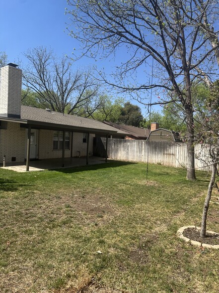 Building Photo - 2926 Briargrove Ln