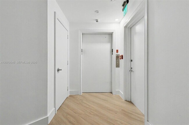 Building Photo - 731 Crandon Blvd