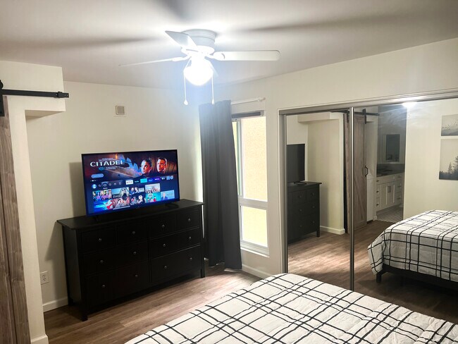 MASTER BEDROOM - 1615 Hotel Cir S