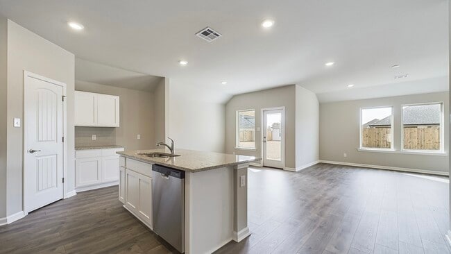 Building Photo - 105 Whirlaway Dr