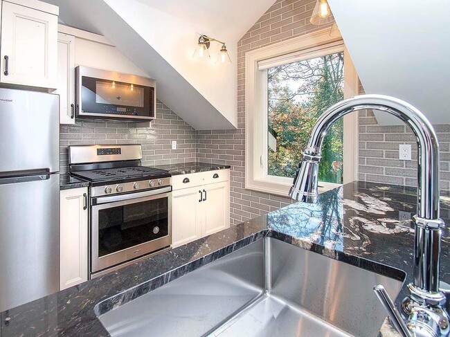 Building Photo - Expansive Loft-Style Carriage House in Private Haller Lake Estate