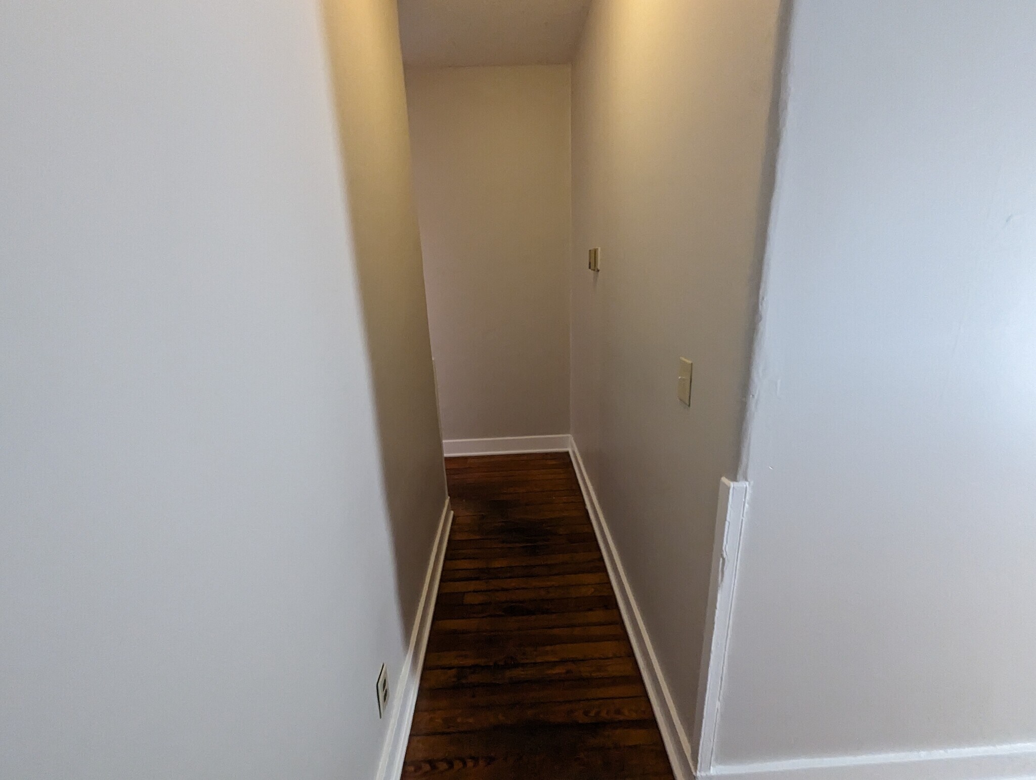 Building Photo - 341 Park Dr