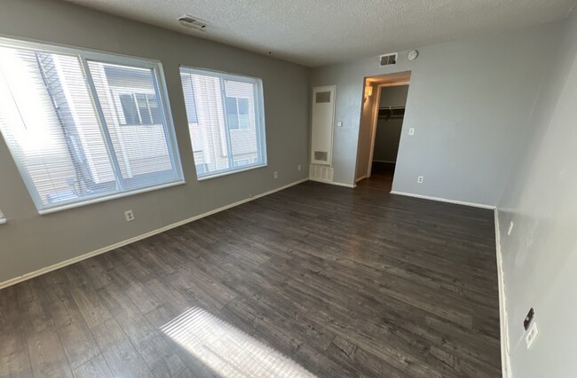 Building Photo - Studio Apartment in High Hollows Condominiums