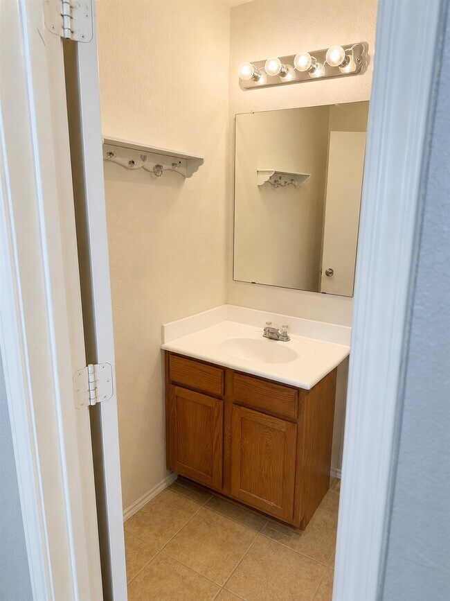 Building Photo - 1518 Perennial Ln