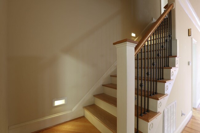 Building Photo - Gorgeous Three Bedroom Home!