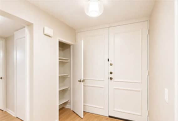 Building Photo - 5870 Green Valley Cir