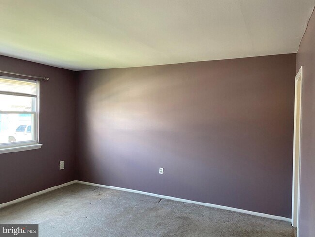 Building Photo - 5 Florence Tollgate