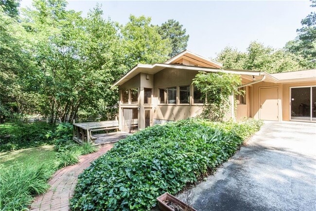 Building Photo - 1863 Merrimac Ct NE