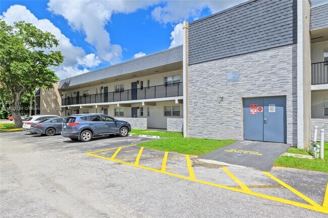 Building Photo - 7825 Fairview Dr