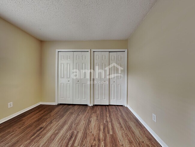 Building Photo - 17756 Oak Bridge St