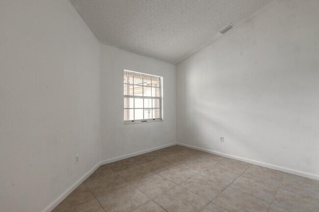 Building Photo - 91 Wellwood Ln