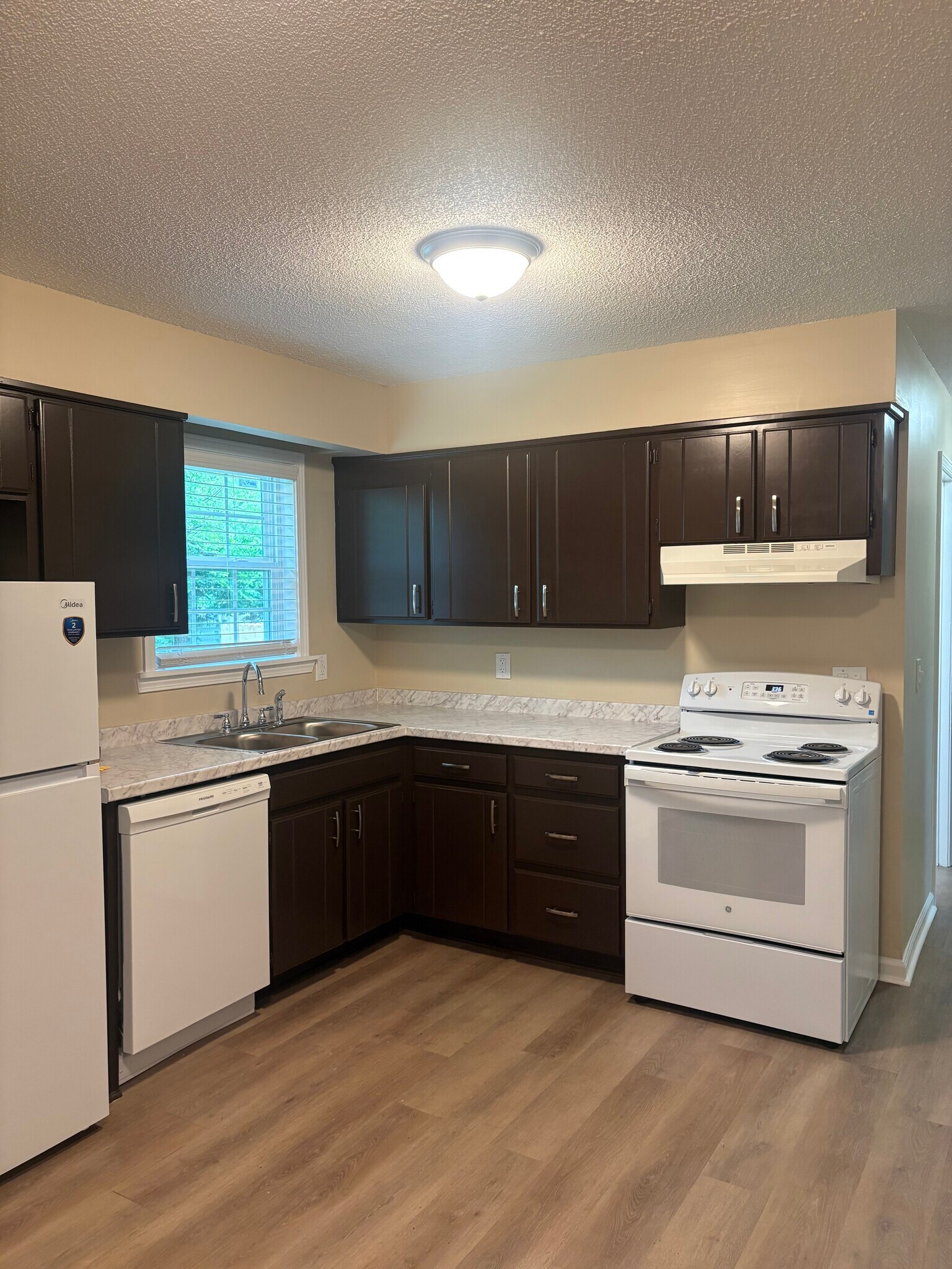 Updated kitchen with new appliances - 1039 N Lakeshore Dr
