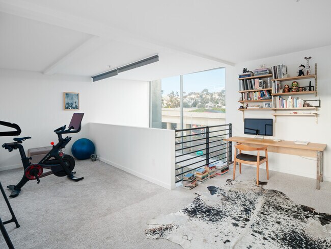 Building Photo - 1944 State St