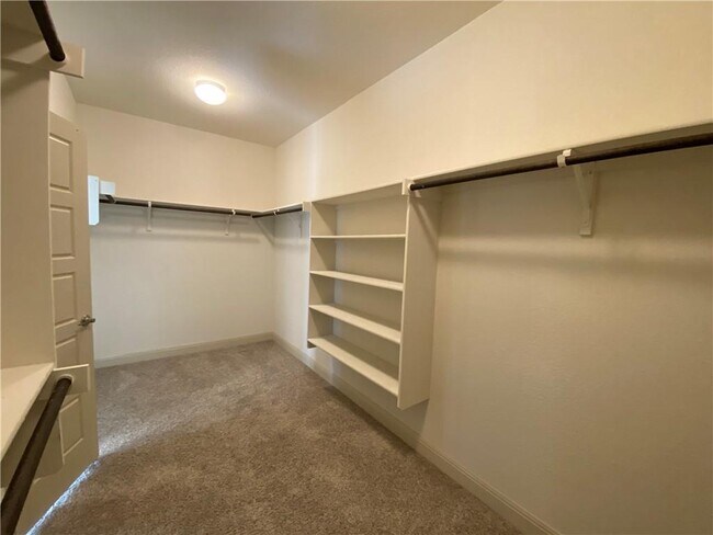Building Photo - 16500 Aventura Ave