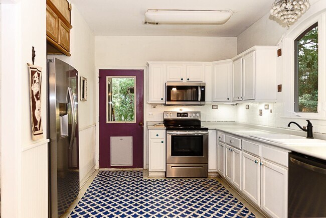 Building Photo - Amazing sunsets at this waterfront home