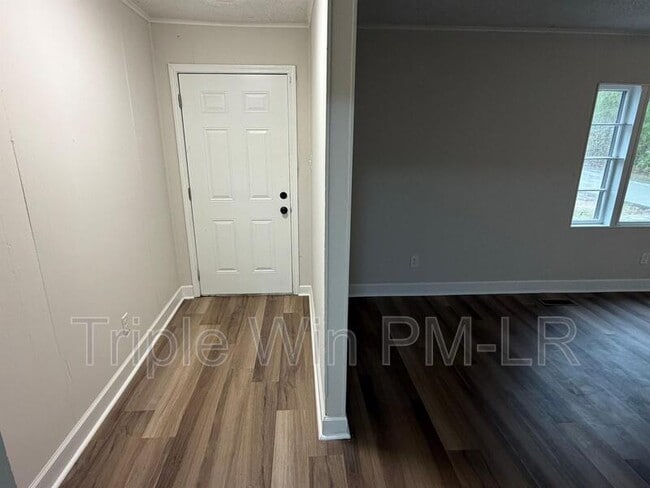 Building Photo - 8010 Westwood Ave