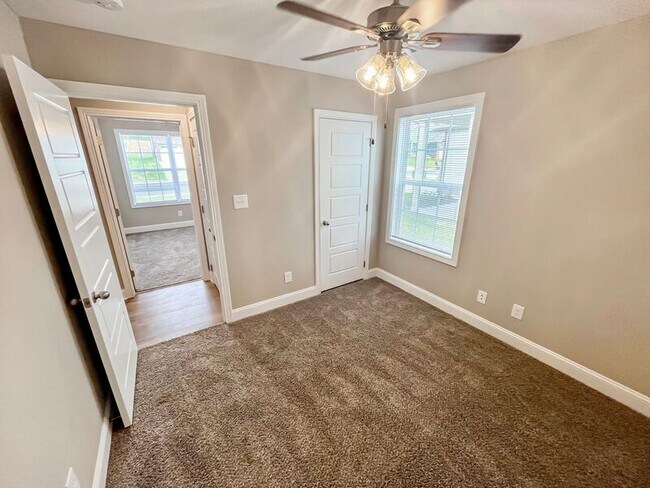 Building Photo - 142 Ardell Dr