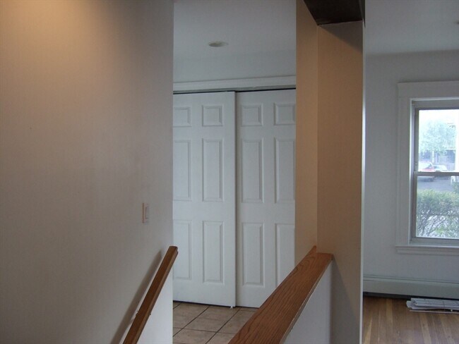 Building Photo - 36 Holman St
