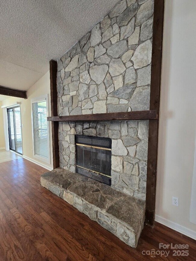 Building Photo - 3738 Sweetgrass Ln