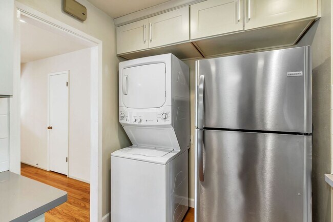Building Photo - Great Updated Sunnyvale Home Near Tech Com...