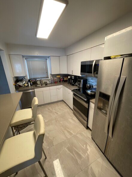 Building Photo - 287 Perry Ave