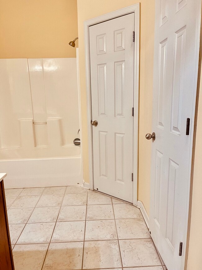 Master Bathroom - 1322 Harbor Park Dr