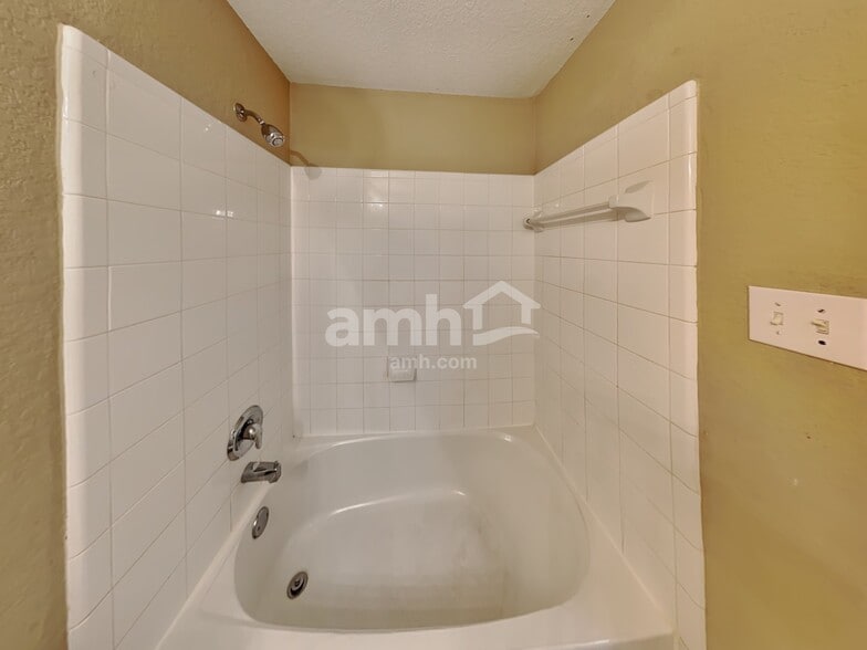 Building Photo - 1022 Yorkshire Hollow Ln