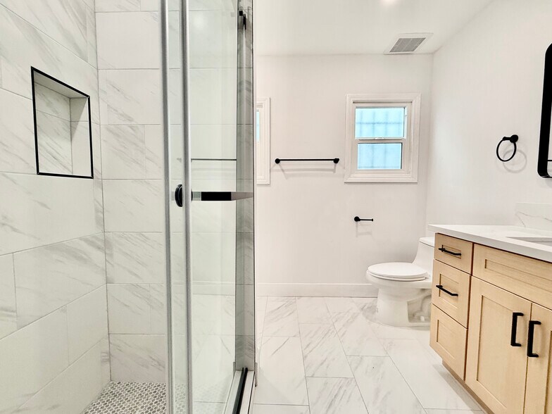 Building Photo - 1221 West Blvd