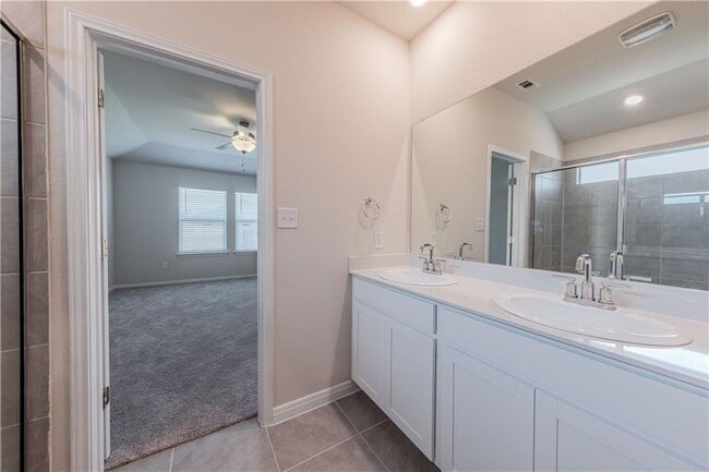 Building Photo - 13905 Heartland Dr