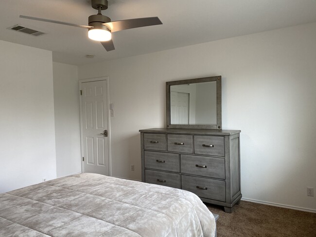 Building Photo - 4009 Louise Lee Dr