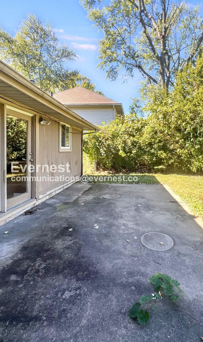 Building Photo - 309 SW Richwood Ln