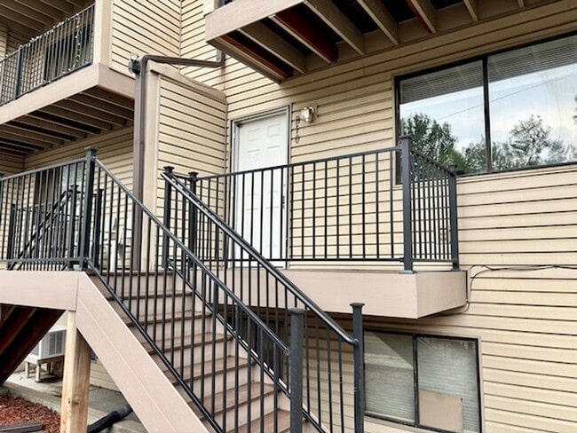 Building Photo - 6021 Yarrow St