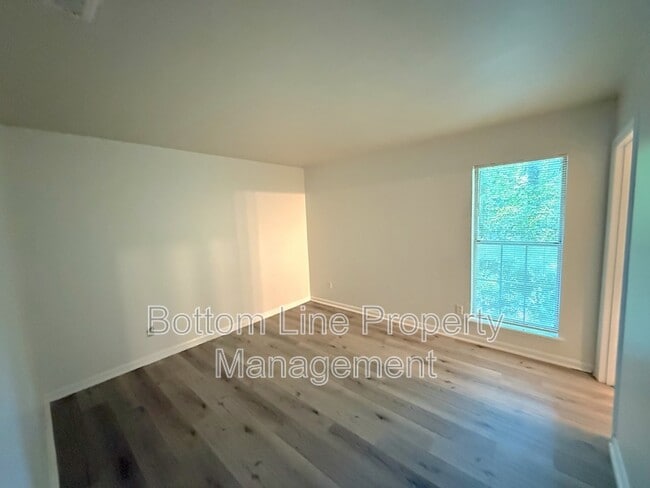 Building Photo - 5522 Great Wagon Rd