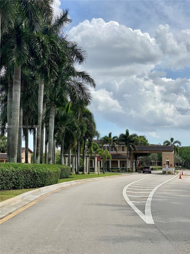 Building Photo - 917 SW 147th Ave