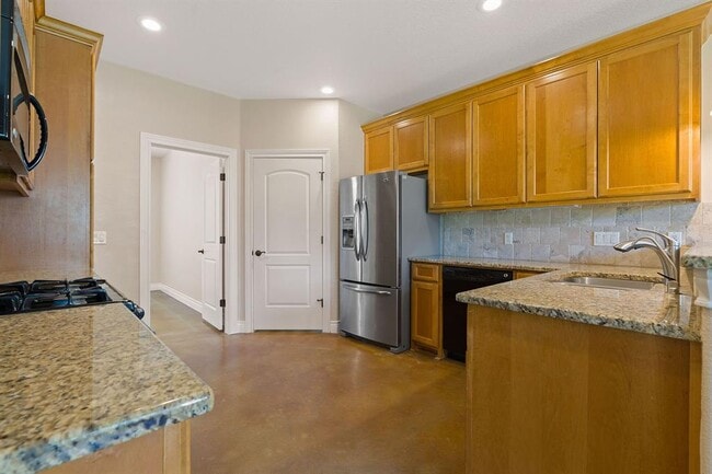 Building Photo - 10221 David Moore Dr