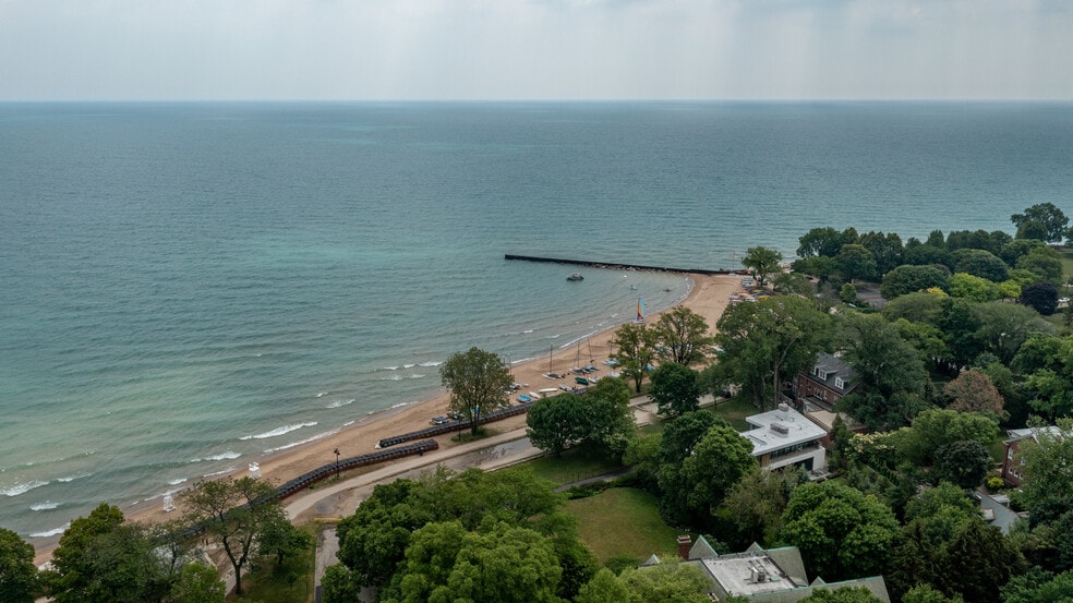 Dempster Beach 2 blocks away - 1228 Forest Ave