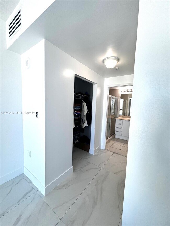 Building Photo - 140 S Dixie Hwy