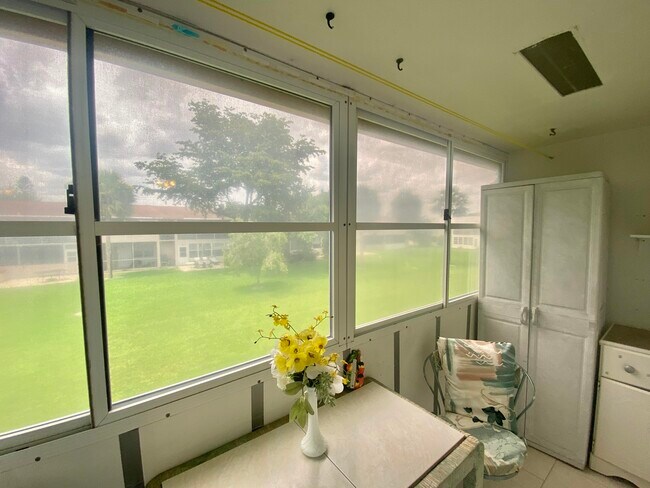 Building Photo - 95 Hastings E