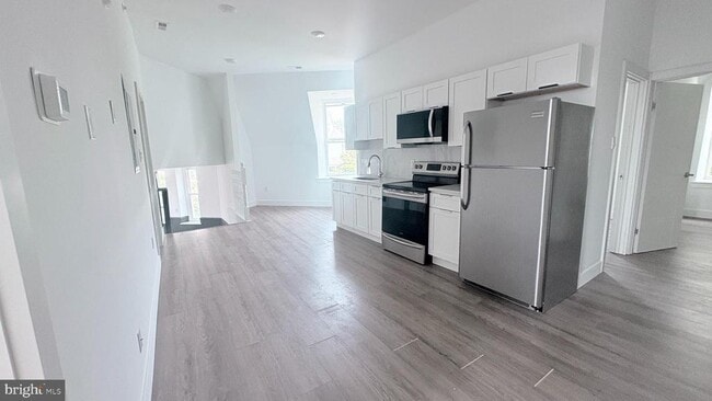 Building Photo - 5164 Ridge Ave